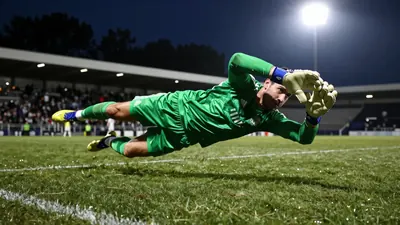 Torhüter Karl Hein ist nach seiner Oberschenkelverletzung einsatzbereit für das Bundesliga-Auswärtsspiel beim...