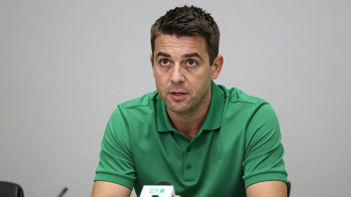 Sporting director Clemens Fritz defends the transfer policy of the Bundesliga club, which started the season with 14 new...