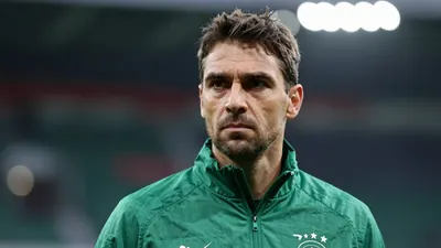 Senne Lynen verpasst das Bundesliga-Spiel gegen RB Leipzig, was Trainer Daniel Thioune zwingt, auf neue Optionen wie...