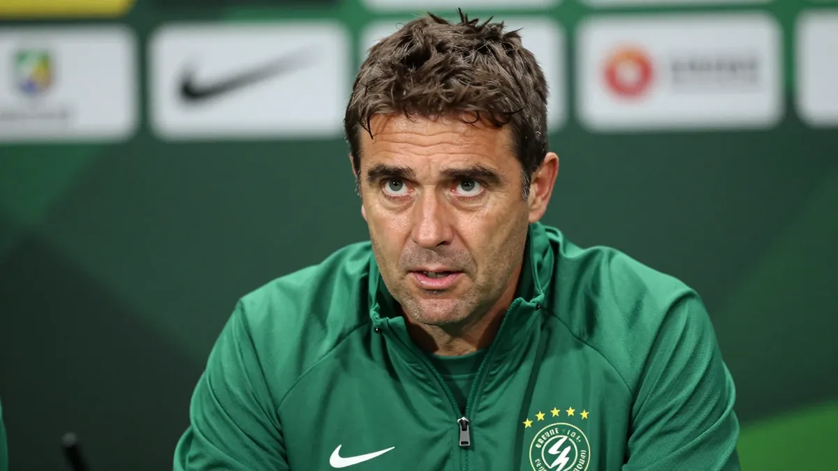 Following a 1:4 opening day loss, Werder Bremen's Daniel Thioune and Clemens Fritz defend the club's squad overhaul and...