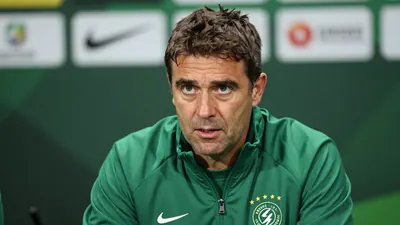 Nach dem Saisonstart mit einer 1:4-Niederlage verteidigen Trainer Daniel Thioune und Sport-Geschäftsführer Clemens Fritz...
