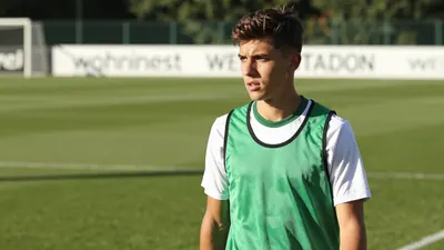 Werder Bremen hat sich mit Ajax Amsterdam auf eine Leihe des Mittelfeldspielers Youri Regeer verständigt, der Verein...