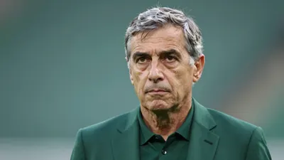 Der ehemalige Bayern-Manager Michael Reschke rechnet nach einem verpatzten Transferfenster und einem schlechten...